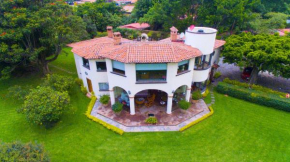 Casa Bugambilia, Un Pequeño Hotel en Tepoztlán